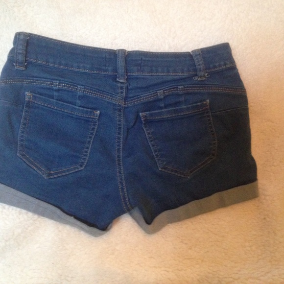 Blue jean shorts - Picture 2 of 3